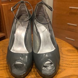 Nine West dark gray Mary Jane style 4” heels. Good condition, size 8